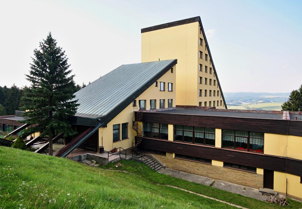 Horsky Hotel Jelenovska S Bazenem V Cene Valašské Klobouky Εξωτερικό φωτογραφία