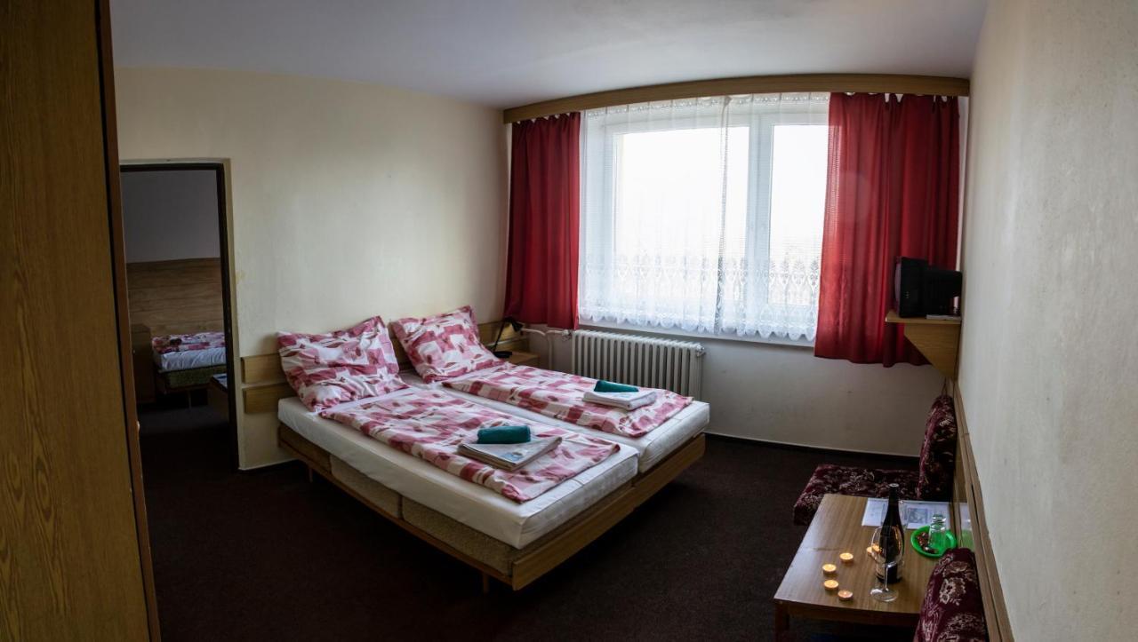 Horsky Hotel Jelenovska S Bazenem V Cene Valašské Klobouky Εξωτερικό φωτογραφία